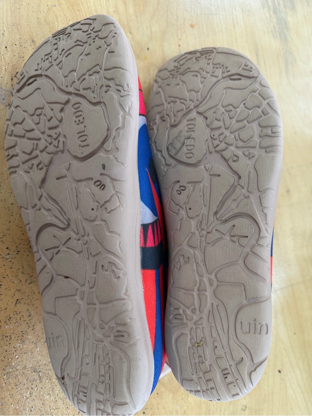 Uni Slip-On Shoes with Eye Graphic - Red & Blue - Picture 3 of 9